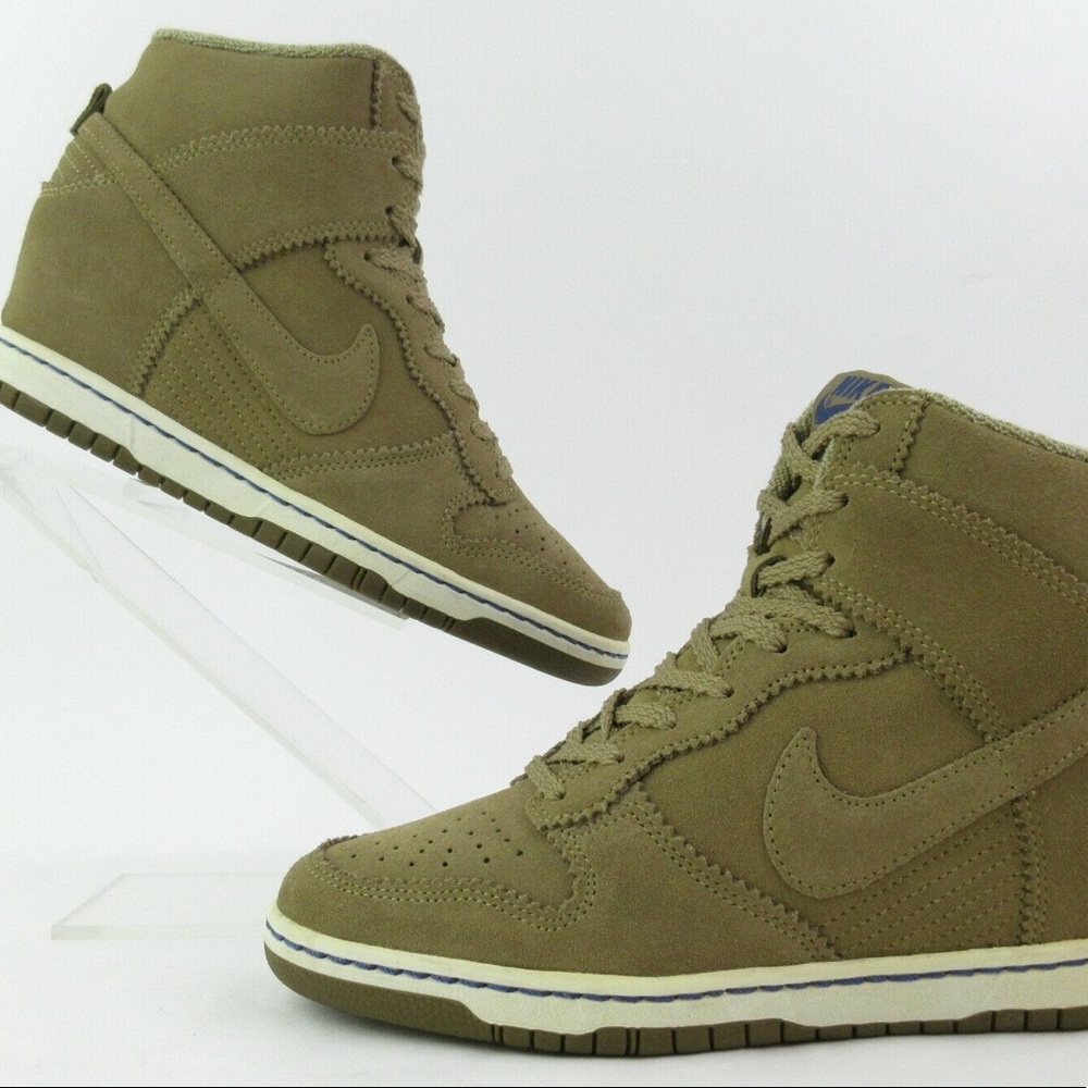 Nike Dunk Sky High Essential Olive Sneaker